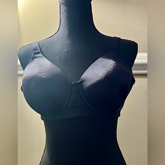 Vanity Fair Full Figure- Back Smoothing Wireless Black Bra (size 40C) - Picture 2 of 9